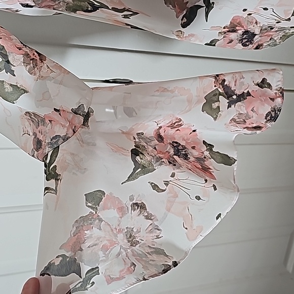 Frank Lyman delicate exquisite women blouse. Size 6. Ruffle sleeves. Excellent - Picture 4 of 12